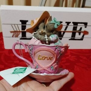 Charming Tails "The Gift Of Love" Figurine 2008
